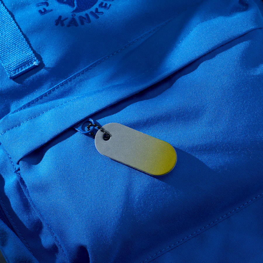 march_reflectivetag_fadeyellow_backpack_RGB_2000x2000px_900x